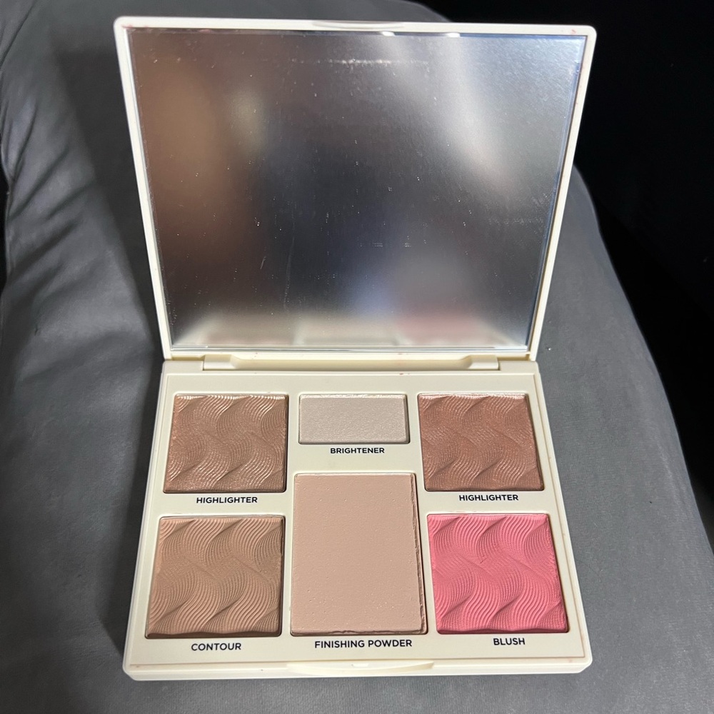 Cover FX Perfector Face Palette in light medium